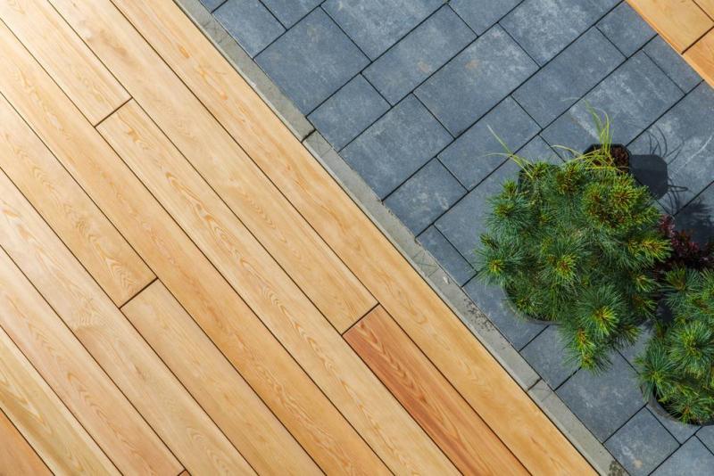 Dallage ou bois, deux mat&eacute;riaux &agrave; comparer avant la pose d'une terrasse &agrave; Nancy